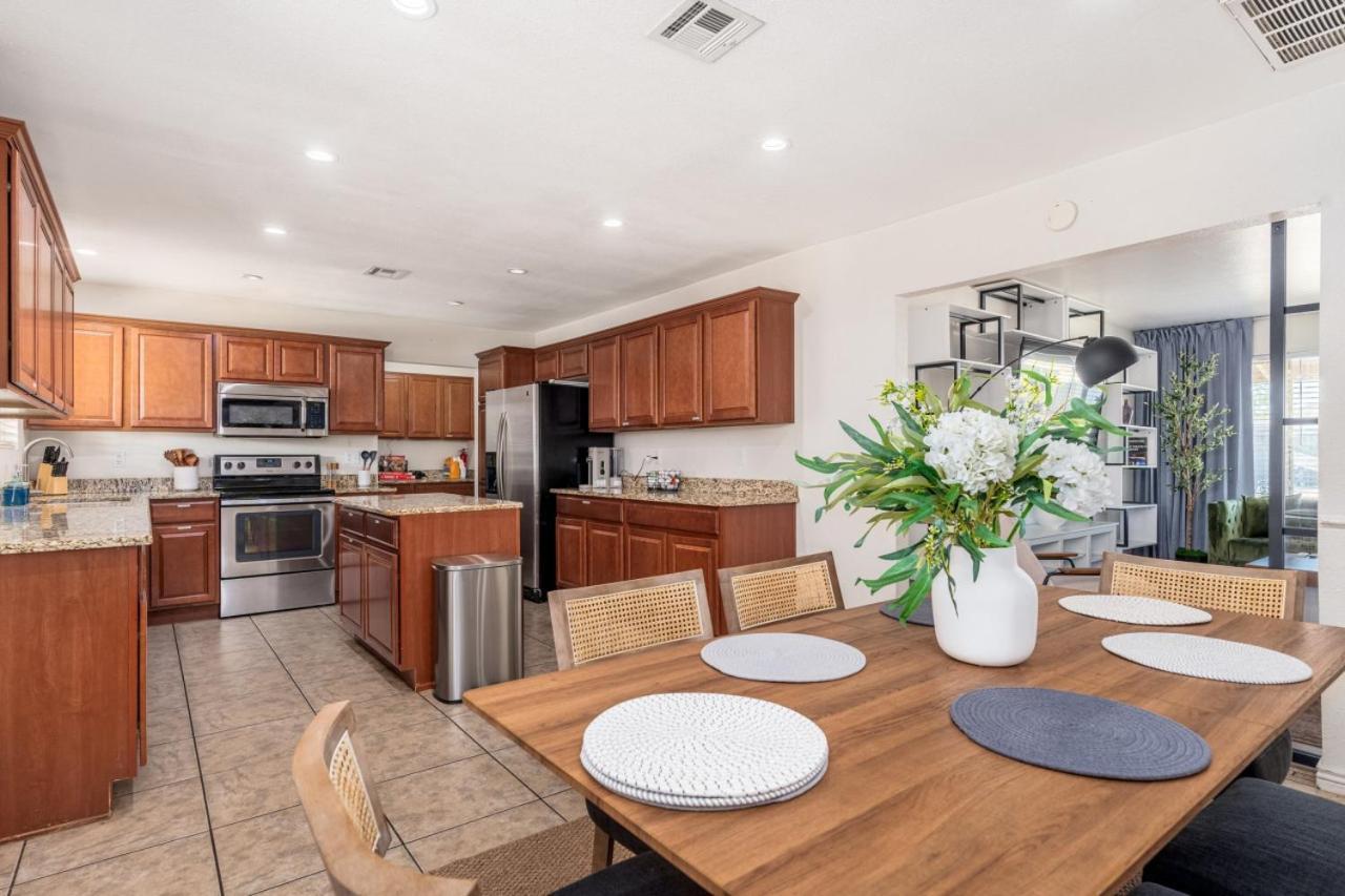 Holiday home Gem! Pool, Patio, & Prime Location! Scottsdale